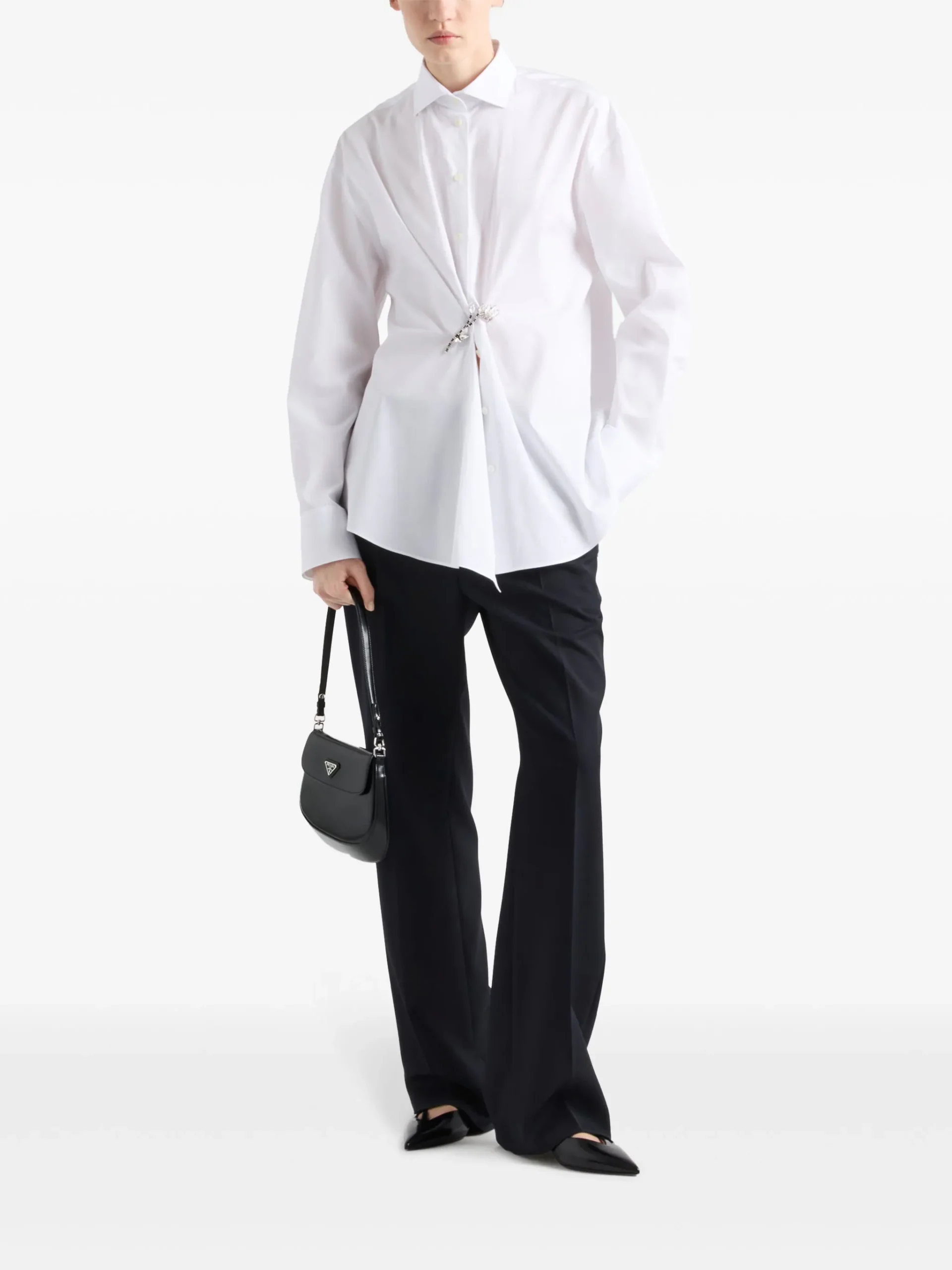 Camisa con detalle de broche