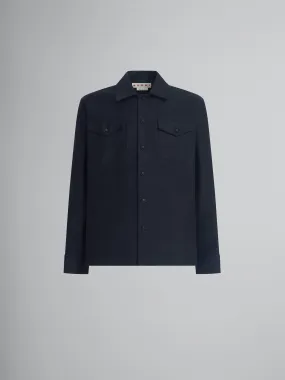 Camisa negra de algodón orgánico satinado