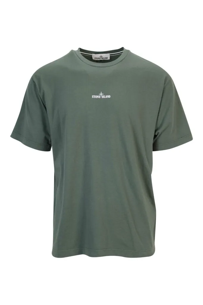 Camiseta verde militar con minilogo centrado blanco