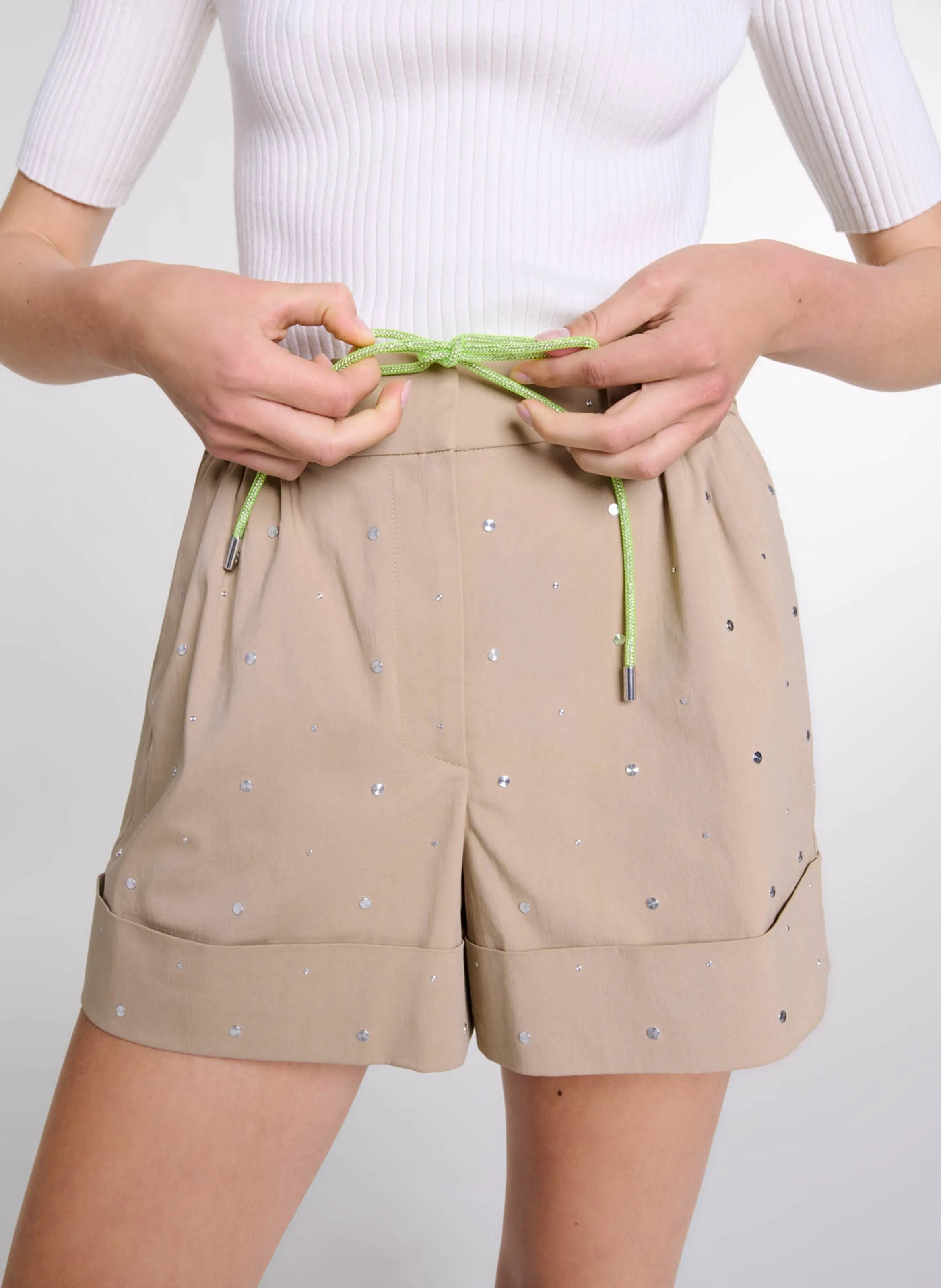 MAJE Pantalón corto recto de algodón en beige