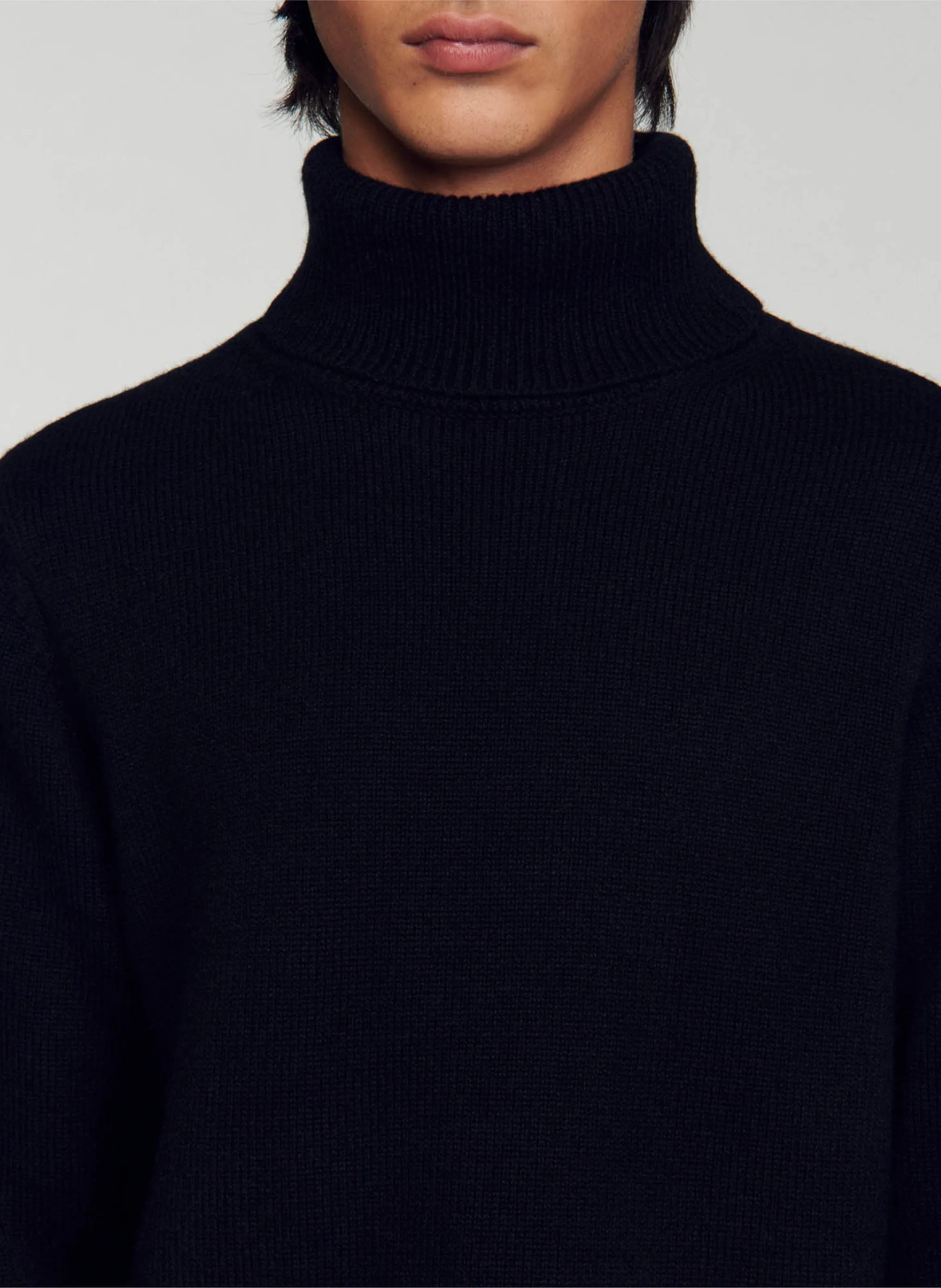 SANDRO Jersey recto de mezcla de lana con cuello vuelto en negro