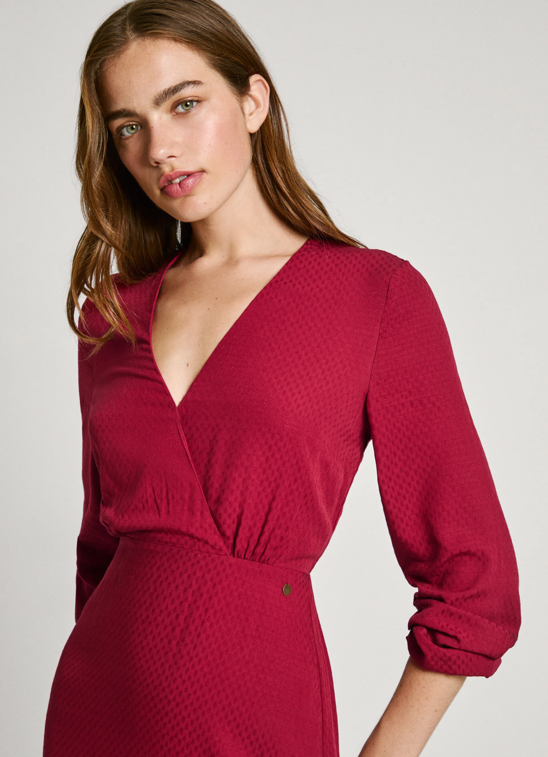 vestido corto cuello pico