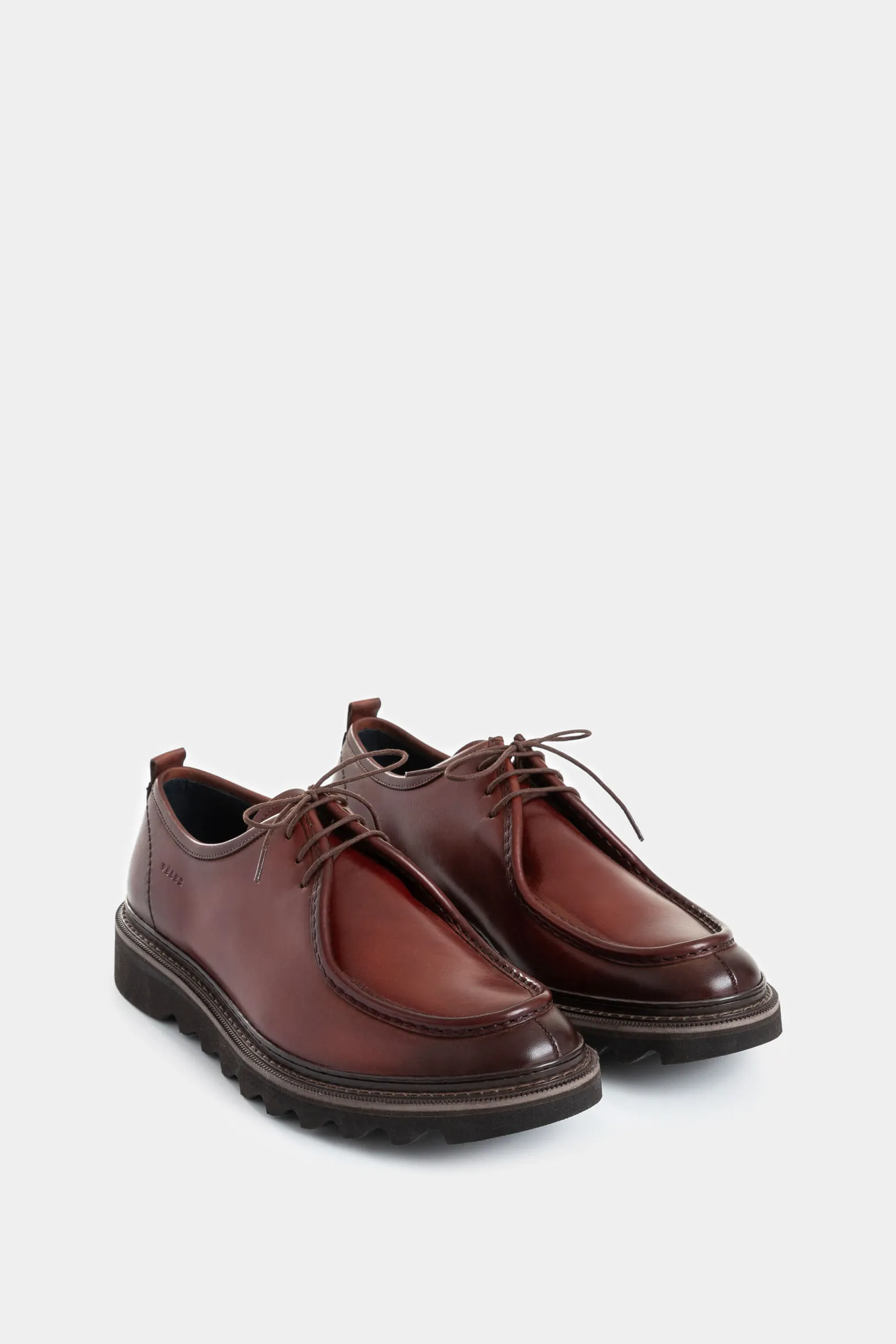 Zapato de cordón ambar de cuero para hombre detalle costura contraste